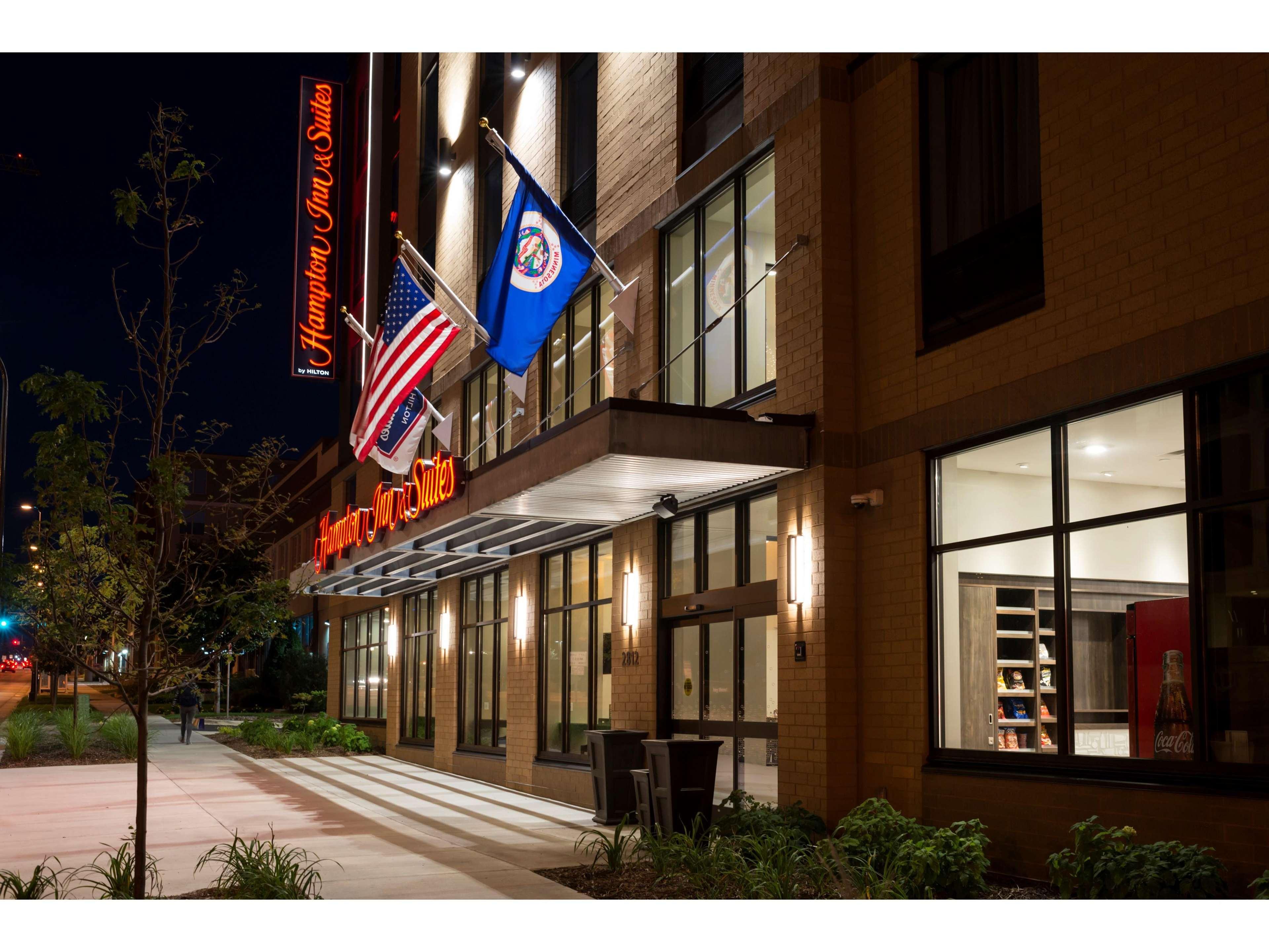 Hampton Inn And Suites Minneapolis University Area, Mn Екстер'єр фото